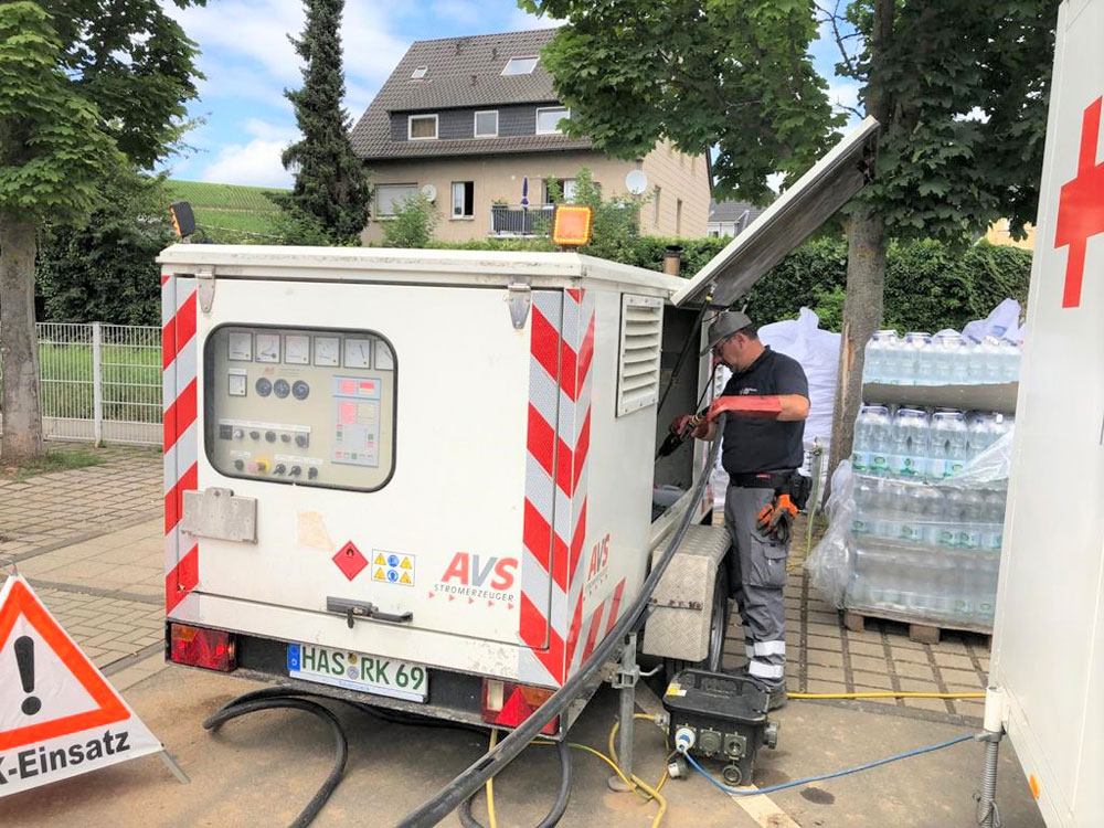 Mit ihrem Stromaggregat haben die Memmelsdorfer Feldküchen und einen Versorgungsplatz in Ahrweiler mit Strom versorgt. (Foto: BRK)