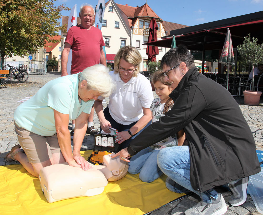 Erste Hilfe rettet Leben. BRK bietet Kurse speziell für die "Generation 50+" (Foto: Michael Will / BRK)