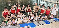 Jedes Jahr bietet die BRK-Wasserwacht-Ortsgruppe Ebern Schwimmkurse für Kinder an.  (Foto: Michael Will / BRK)