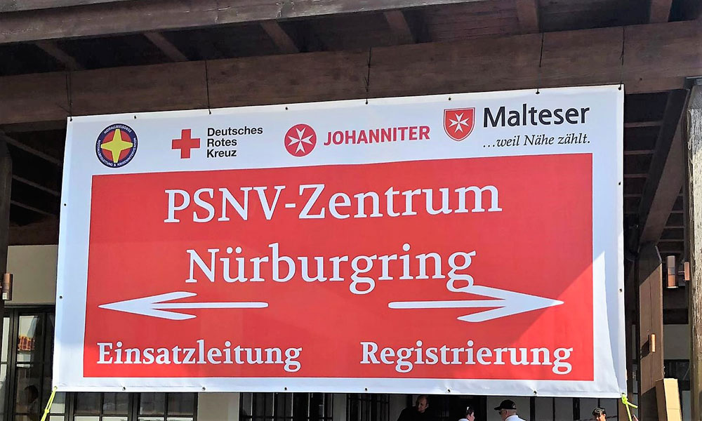 Am Nürburgring war die Einsatzzentrale der rund 180 PSNV-Helfer aller Hilfsorganisationen aus ganz Deutschland. Vor dort aus sind sie zu ihren Einsätzen gestartet. (Foto: Kerstin Skaberna / BRK)