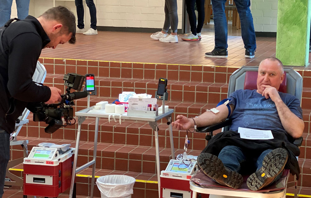 Für Armin Weigel aus Geusfeld ist es selbstverständlich, auch in der jetzigen Zeit Blut zu spenden. (Foto: Michael Will/BRK)