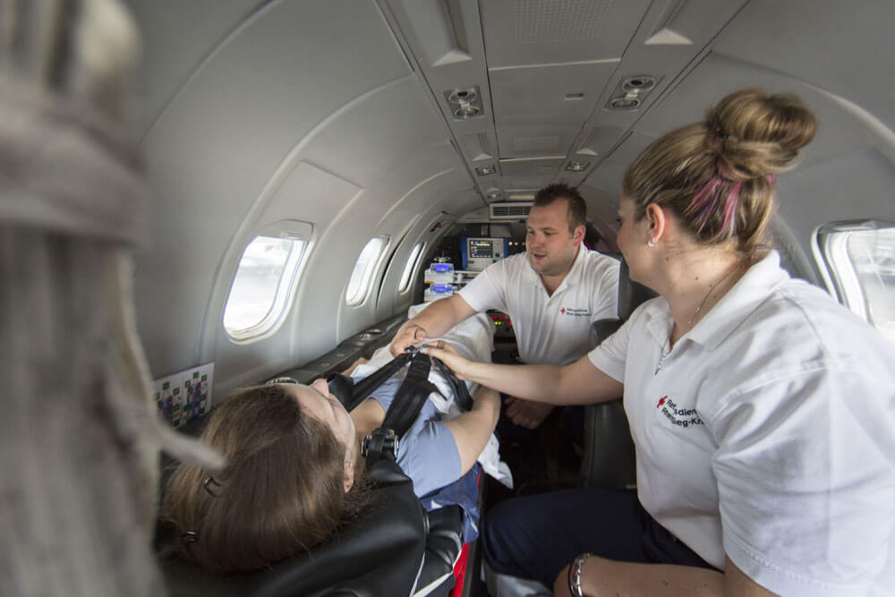 Der DRK-Flugdienst ist weltweit für Rotkreuzmitglieder im Einsatz, um sie unter bestimmten Bedingungen bei Erkrankungen oder Verletzungen aus dem Ausland in die Heimat zurück zu holen. Dafür sind moderne Ambulanzjets im Einsatz. (Foto: DRK-Flugdienst GmbH)