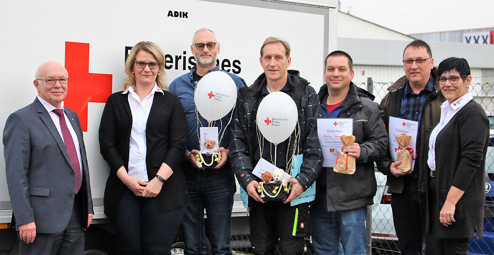 Über Gewinne im Rahmen einer Umfrage unter Blutspendern im BRK-Kreisverband Haßberge konnten sich engagierte Blutspender freuen. (Foto: Suzan Albert / BRK)