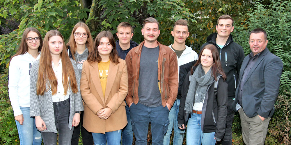 14 junge Frauen und Männer starten in diesem Herbst beim BRK-Kreisverband Haßberge mit ihrer Ausbildung ins Berufsleben. (Foto: Michael Will / BRK)