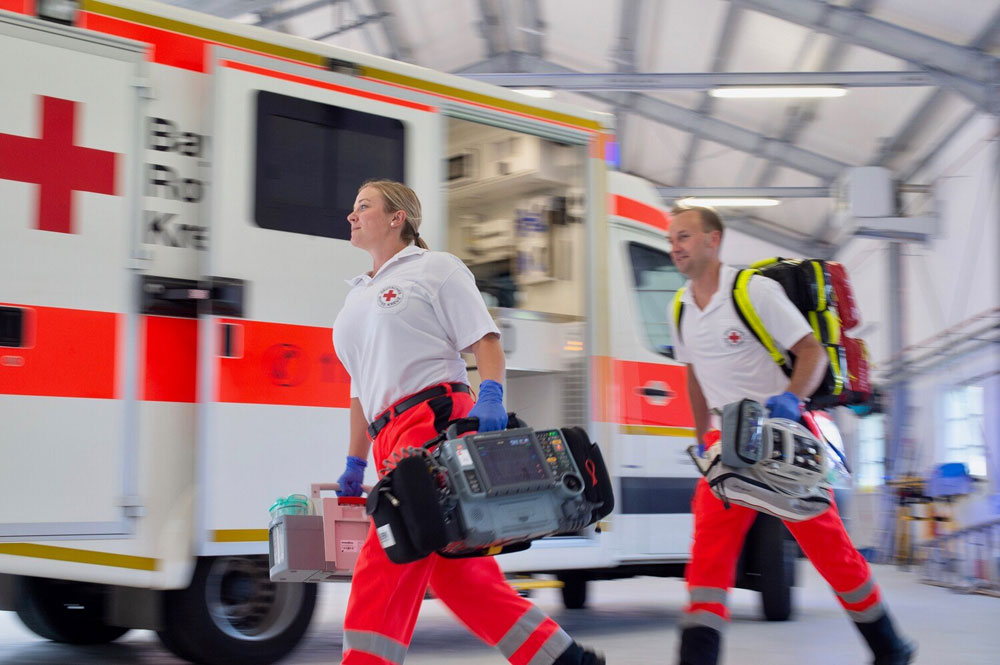 Rettungsdienst im Einsatz (Symbolfoto: Bayerisches Rotes Kreuz)