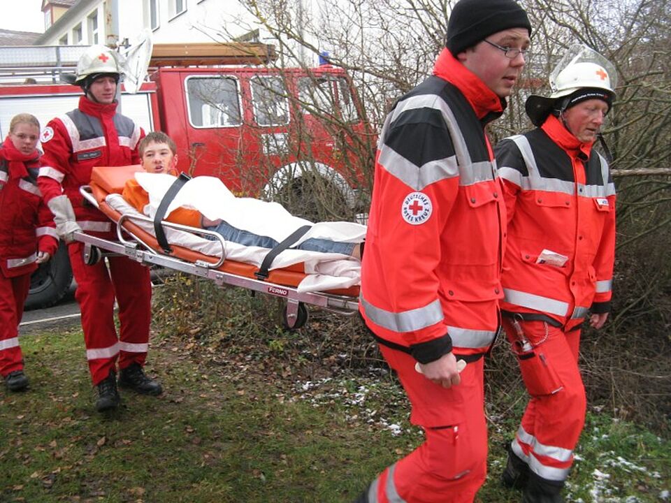 Gerettete Personen wurden an den Rettungsdienst übergeben