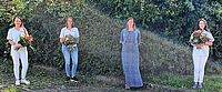 Pflegedienstleiterin Carina Küfner (2. von rechts) gratulierte den Absolventinnen Anna Schäflein (rechts), Verena Maisch (2. von links) und Kerstin Schäfer (links).  (Foto: Jessica Ott / BRK)