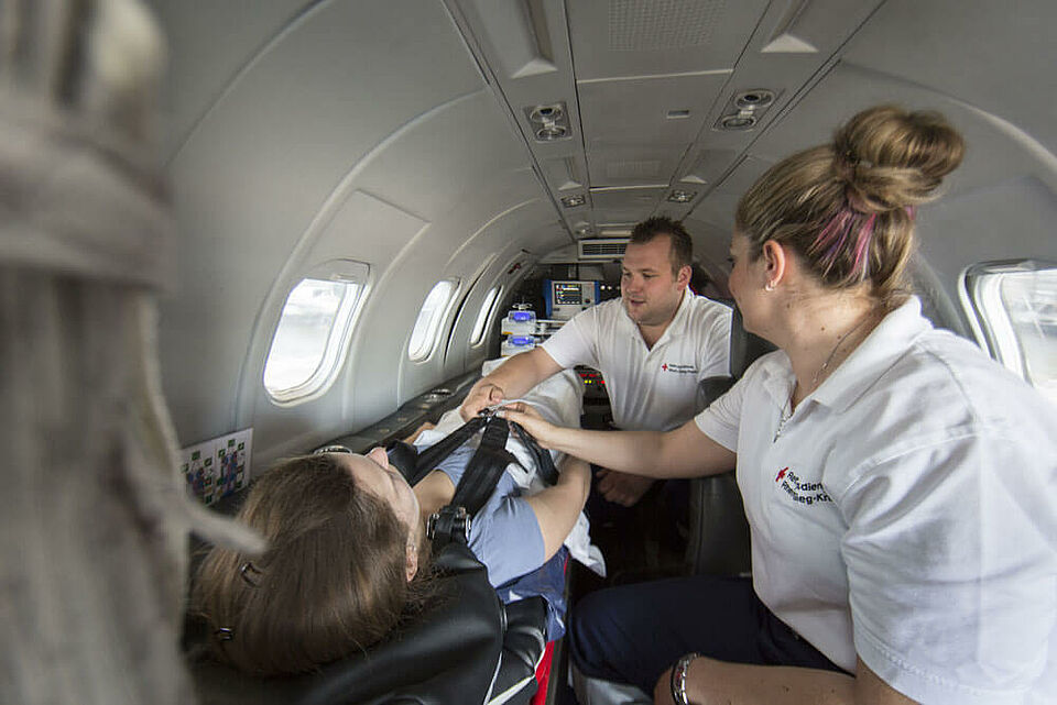 Der DRK-Flugdienst ist weltweit für Rotkreuzmitglieder im Einsatz, um sie unter bestimmten Bedingungen bei Erkrankungen oder Verletzungen aus dem Ausland in die Heimat zurück zu holen. Dafür sind moderne Ambulanzjets im Einsatz. (Foto: DRK-Flugdienst GmbH)