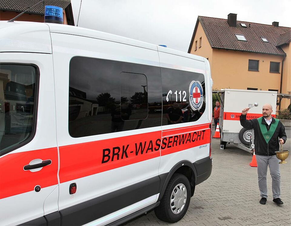 Segnung der Einsatzfahrzeuge   (Foto: Michael Will / BRK)
