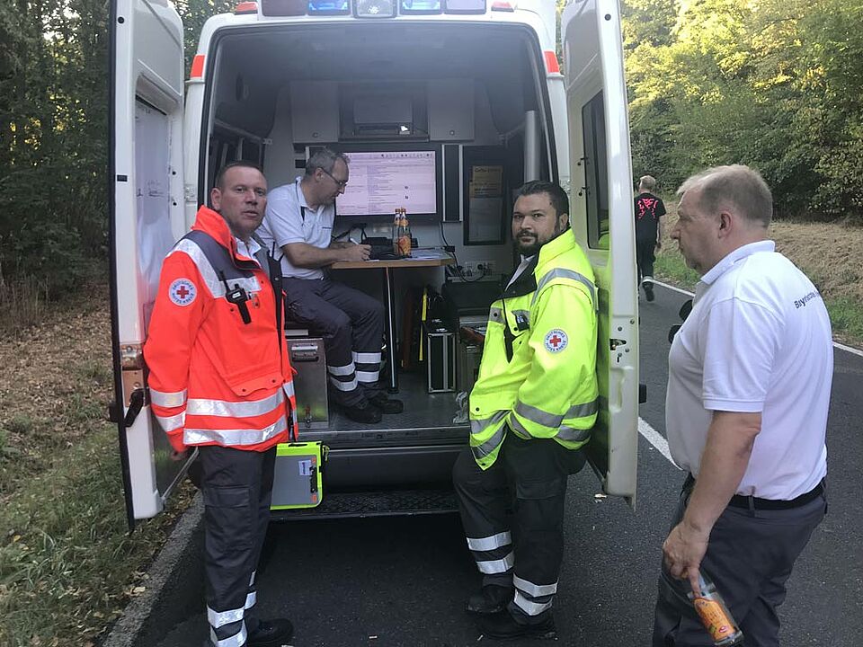 Die Einsatzleitung für die Rettungsdienst- und Katastrophenschutzeinheiten lag in den Händen von Ingo Stöhlein (2. von rechts). Er wurde von seinen Kollegen (von links) Jürgen Geisel, Christian Krämer und Stefan Funck unterstützt.